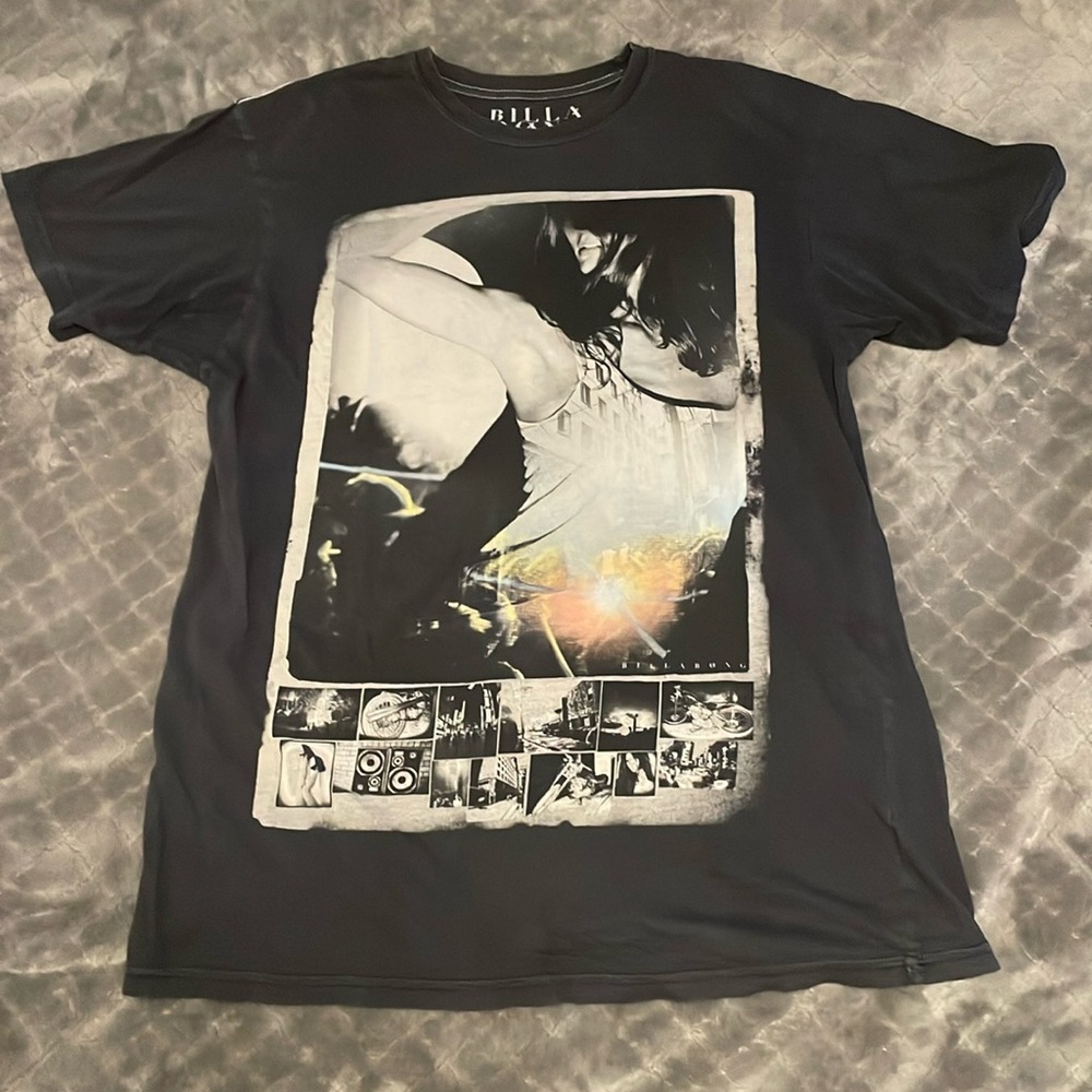Billabong t-shirt size L fits like M